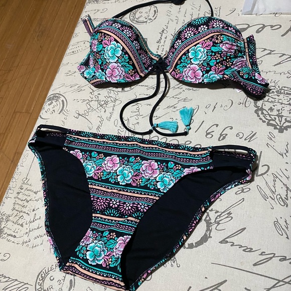 2 pc bathing suit, padded bra top.. never worn, - Picture 1 of 3